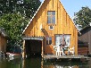 Bootshaus am Schwarzen See mit Ruderboot