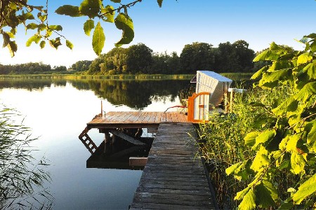 Ferienhaus am Inselsee mit Steg und Boot