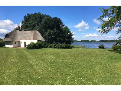 Ferienhaus am Inselsee auf 6.000 qm Seegrundstück