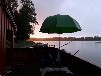 Tiefer Ziest Bootshaus mit Motorboot