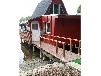 Tiefer Ziest Bootshaus mit Motorboot