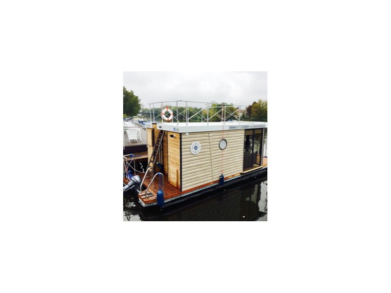 Kleines Hausboot "Tiny Houseboat" an der Berliner Havel – citynah & festverankert