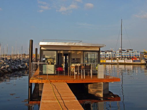 Komfort-Hausboot / schwimmendes Ferienhaus an der Kieler Förde - bei Laboe, Ostsee