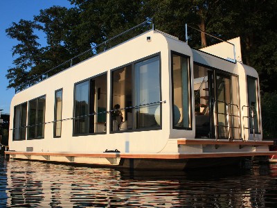 Exklusives Hausboot WHITE in Berlin mieten - Auszeit an der Havel mit großer Dachterasse & citynah