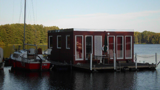 Hausboot auf dem Netzener See - Liegeplatz auf dem See oder am Steg