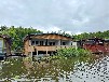 Bootshaus Mirow mit Motorboot und großer Terrasse