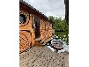 Bootshaus Mirow mit Motorboot und großer Terrasse