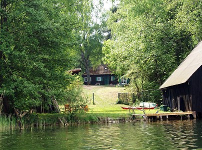 Ferienhaus am Plätlinsee mit Steg und Boot