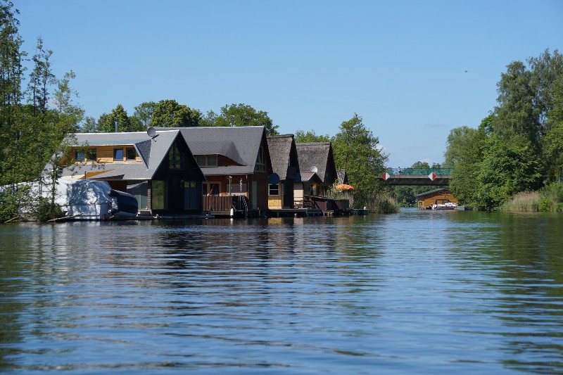 Das schöne Bootshaus in Mirow mit Ruderboot