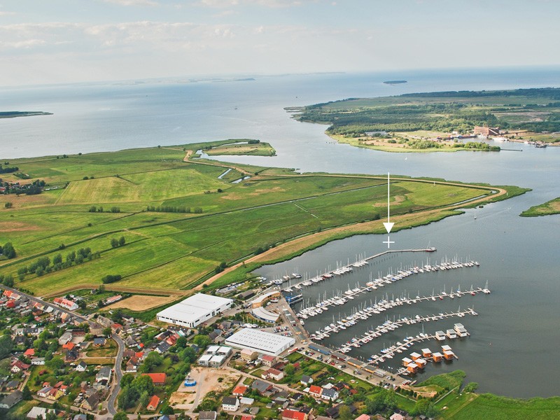 Große schwimmende Ferienhäuser / Floating Houses an der Ostsee – Marina Kröslin bei Usedom