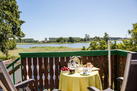 Ferienwohnung am Barther Bodden mit traumhaftem Seeblick & Boot