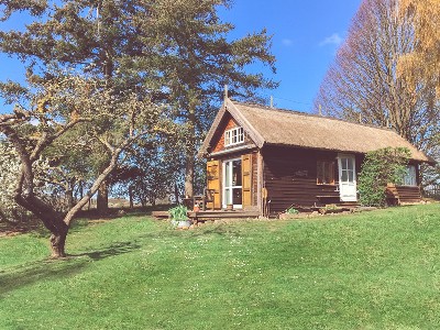 Ferienhaus direkt am Inselsee in Alleinlage - DORNBUSCH