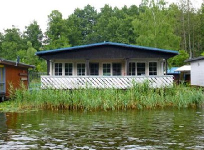 Bootshaus bei Mirow mit Ruderboot - Bootsmotor (auf Wunsch)
