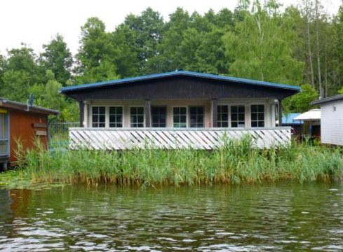 Bootshaus bei Mirow mit Ruderboot - Bootsmotor (auf Wunsch)
