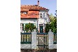 Landhaus-Villa am Fluss mit Steg und Boot