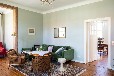 Landhaus-Villa am Fluss mit Steg und Boot