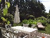 Landhaus-Villa am Fluss mit Steg und Boot