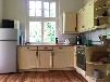 Landhaus-Villa am Fluss mit Steg und Boot