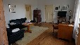 Landhaus-Villa am Fluss mit Steg und Boot