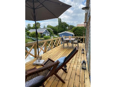 Großes Meer Ferienhaus mit Steg und Boot in Ostfriesland