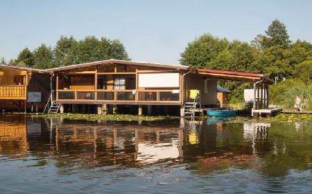 Bootshaus "Kranich" bei Mirow mit Boot