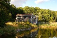 Uferhäuser auf Rügen im Naturhafen Gustow - Motorboot (optional)