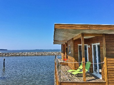 Schwimmendes Ferienhaus / Floating House am Barther Bodden, Ostsee