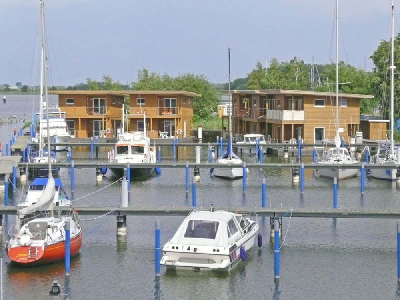 Schwimmendes Ferienhaus / Floating House am Barther Bodden, Ostsee