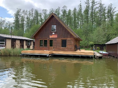 Mirow Bootshaus mit Boot