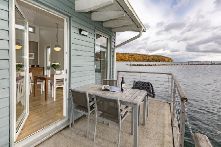 Schwimmendes Ferienhaus auf Rügen bis 4 Personen