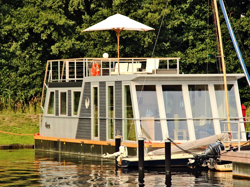 Hausboot am Stettiner Haff bei Ueckermünde