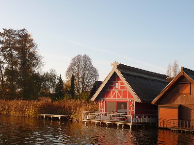 Reetgedecktes Bootshaus am Mirower See
