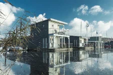 Schwimmendes Ferienhaus auf Rügen bis 6 Personen