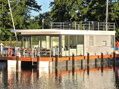 Hausboot am Stettiner Haff bei Ueckermünde