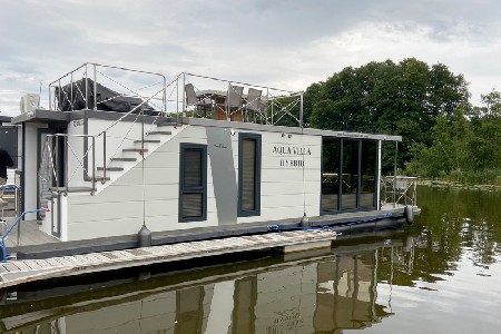 Urlaub Hausboot festliegend am Granzower See mit E-Motorboot & Klimanlage
